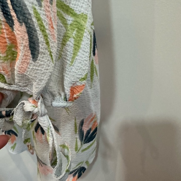 ❤️ LC Lauren Conrad Floral Blouse with Pink and Green Accents NWOT Large - Picture 4 of 6